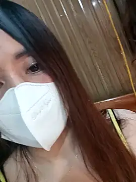 Snapshot of zuzuuLy chatting on 10.19.25 zuzuuLy online show from 10.19.25