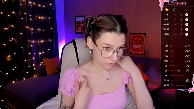 Snapshot of LinaBlossom_ chatting on 10.07.25 LinaBlossom online show from 10.07.25