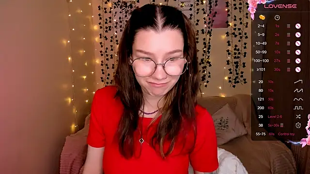 Snapshot of LinaBlossom_ chatting on 10.22.25 LinaBlossom online show from 10.22.25