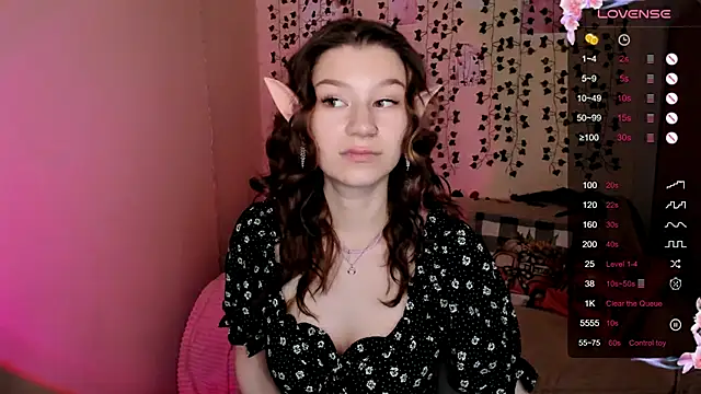 Snapshot of LinaBlossom_ chatting on 10.30.25 LinaBlossom online show from 10.30.25