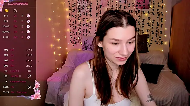 Snapshot of LinaBlossom_ chatting on 11.22.25 LinaBlossom online show from 11.22.25