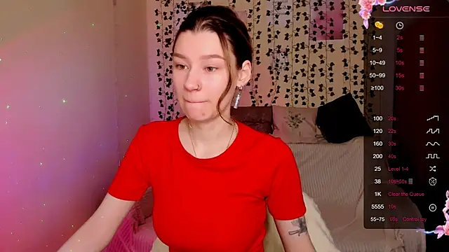 Snapshot of LinaBlossom_ chatting on 11.30.25 LinaBlossom online show from 11.30.25