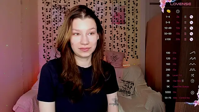 Snapshot of LinaBlossom_ chatting on 12.04.25 LinaBlossom online show from 12.04.25