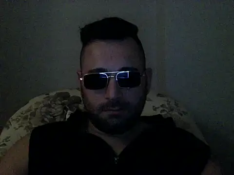 Snapshot of izlebeni_ chatting on 11.17.25 izlebeni online show from 11.17.25