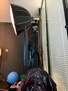 YY-27 online show from 11.14.25