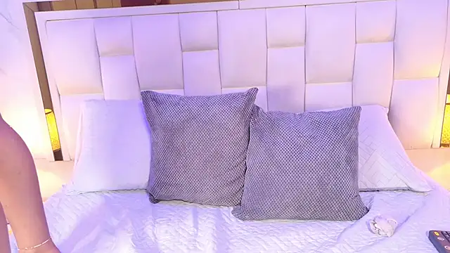 Snapshot of samanthaa_sm chatting on 05.19.26 samanthaa sm online show from 05.19.26