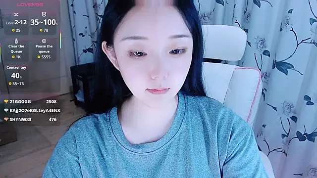 Snapshot of Niannian- chatting on 10.14.25 Niannian- online show from 10.14.25