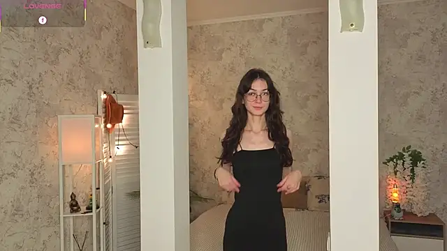 ReneeLippeatt online show from 10.11.25