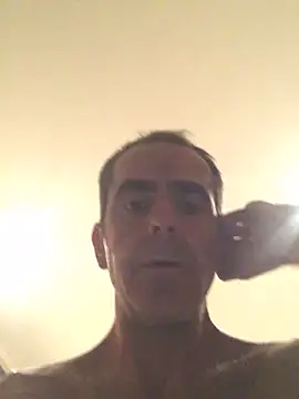 Snapshot of tiago1981pt chatting on 10.28.25 tiago1981pt online show from 10.28.25