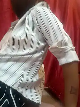 Snapshot of Mansi01 chatting on 10.05.25 Mansi01 online show from 10.05.25