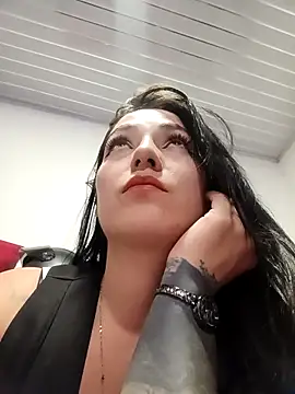 Snapshot of _Luna-1 chatting on 09.29.25 Luna-1 online show from 09.29.25