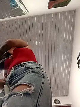 Snapshot of _Luna-1 chatting on 10.17.25 Luna-1 online show from 10.17.25