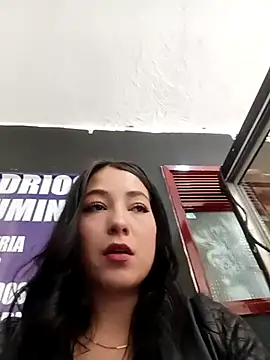 Snapshot of _Luna-1 chatting on 10.20.25 Luna-1 online show from 10.20.25