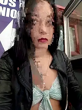 Snapshot of _Luna-1 chatting on 11.18.25 Luna-1 online show from 11.18.25