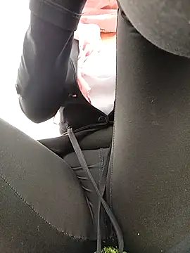 Snapshot of _Luna-1 chatting on 11.27.25 Luna-1 online show from 11.27.25