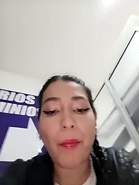 Snapshot of _Luna-1 chatting on 12.05.25 Luna-1 online show from 12.05.25