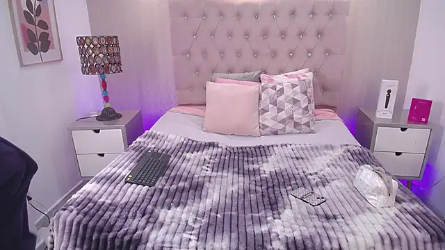 EmilyCley online show from 12.05.25