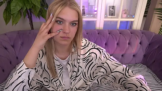 AlinaLiii online show from 06.15.26