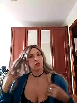 Snapshot of LaraDiva7799 chatting on 09.29.25 LaraDiva7799 online show from 09.29.25