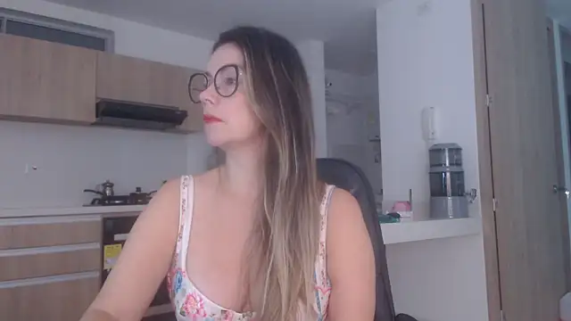 LovePaula online show from 07.09.26
