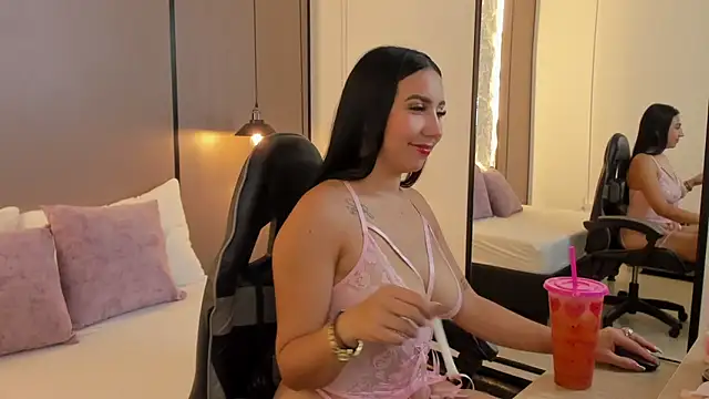 Snapshot of olivia_willoow chatting on 02.24.26 olivia willoow online show from 02.24.26