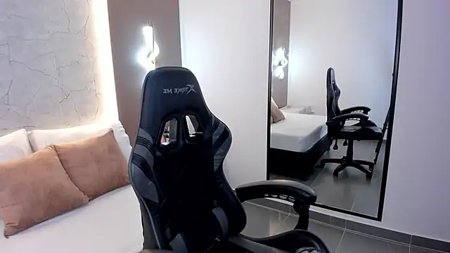 Snapshot of olivia_willoow chatting on 03.08.26 olivia willoow online show from 03.08.26