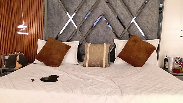 Snapshot of Dafne__Ruiz chatting on 10.22.25 Dafne Ruiz online show from 10.22.25