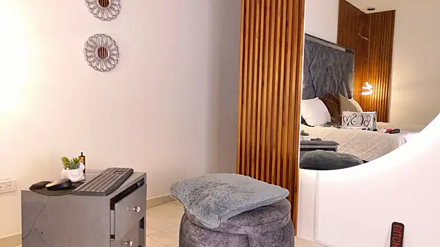 Snapshot of Dafne__Ruiz chatting on 11.17.25 Dafne Ruiz online show from 11.17.25