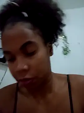 Snapshot of PrettahSantos chatting on 09.27.25 PrettahSantos online show from 09.27.25