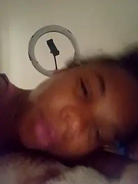 Snapshot of PrettahSantos chatting on 09.29.25 PrettahSantos online show from 09.29.25