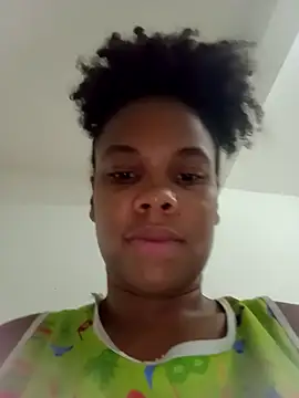 Snapshot of PrettahSantos chatting on 10.01.25 PrettahSantos online show from 10.01.25