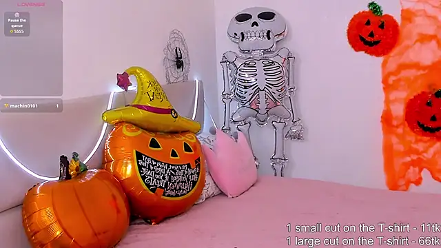 AishaAysitt online show from 10.27.25