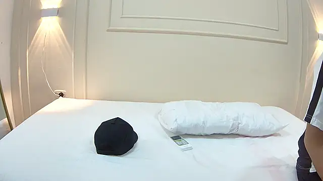 mila phoenix online show from 10.23.25