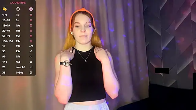 FoxLina online show from 12.04.25