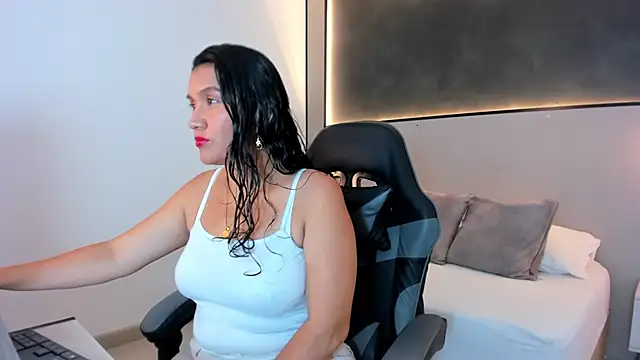 zoee zi online show from 10.16.25