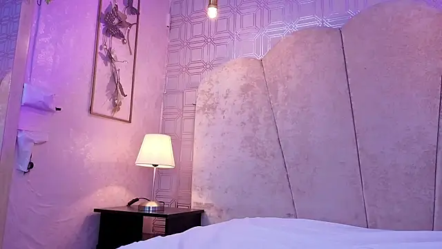 yliria010 online show from 10.16.25