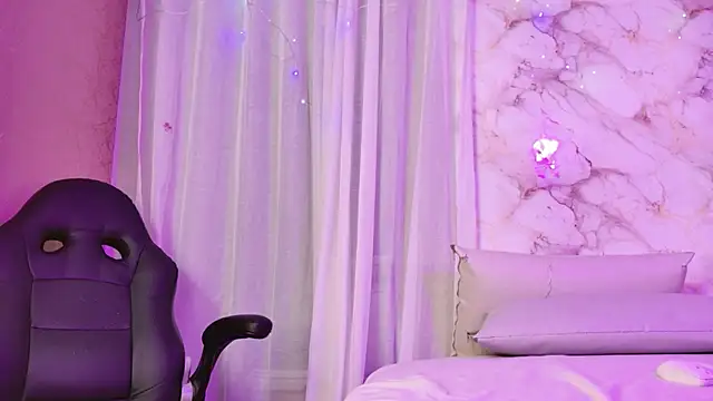 yliria010 online show from 10.31.25