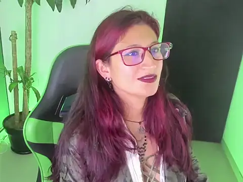 Snapshot of VictoriaSpenser chatting on 10.23.25 VictoriaSpenser online show from 10.23.25