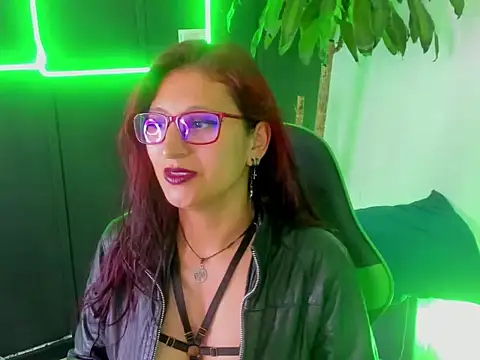 Snapshot of VictoriaSpenser chatting on 11.02.25 VictoriaSpenser online show from 11.02.25