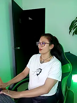 Snapshot of VictoriaSpenser chatting on 11.14.25 VictoriaSpenser online show from 11.14.25