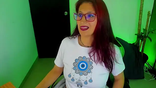 Snapshot of VictoriaSpenser chatting on 11.16.25 VictoriaSpenser online show from 11.16.25