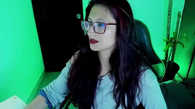 Snapshot of VictoriaSpenser chatting on 11.23.25 VictoriaSpenser online show from 11.23.25