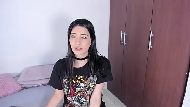 Snapshot of ScarlettRosetti chatting on 10.19.25 ScarlettRosetti online show from 10.19.25