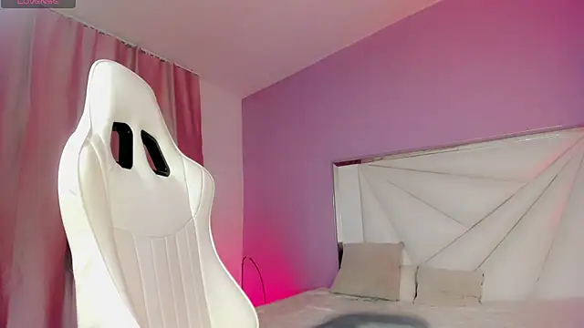 Snapshot of Isabela_saenz chatting on 10.10.25 Isabela saenz online show from 10.10.25