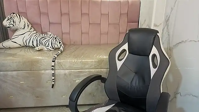 Soffia b online show from 10.15.25