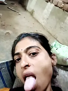 Snapshot of SexyDolly99 chatting on 10.12.25 SexyDolly99 online show from 10.12.25