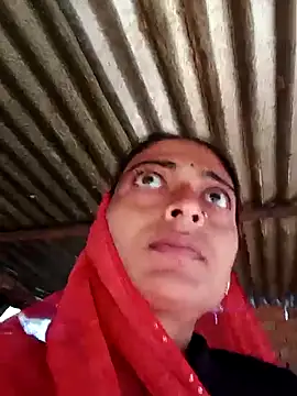 Snapshot of SexyDolly99 chatting on 10.13.25 SexyDolly99 online show from 10.13.25