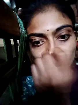 Snapshot of SexyDolly99 chatting on 10.27.25 SexyDolly99 online show from 10.27.25