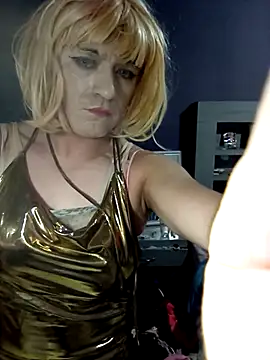 Snapshot of transreyna chatting on 02.27.25 transreyna online show from 02.27.25