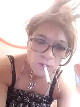 Snapshot of transreyna chatting on 02.25.26 transreyna online show from 02.25.26